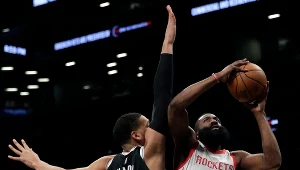 James Harden (z piłką) przekroczył granicę 15 000 punktów w NBA