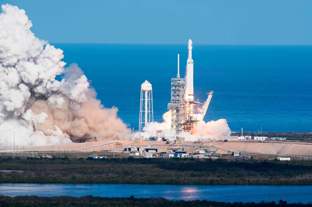 Start rakiety Falcon Heavy z Teslą Roadster na pokładzie