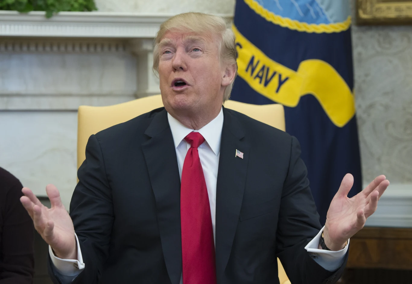 Donald Trump wysyła listy w sprawie ceł Donald Trump wysyła listy w sprawie ceł