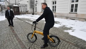 Andrzej Duda podczas prezentacji polskich pojazdów elektrycznych