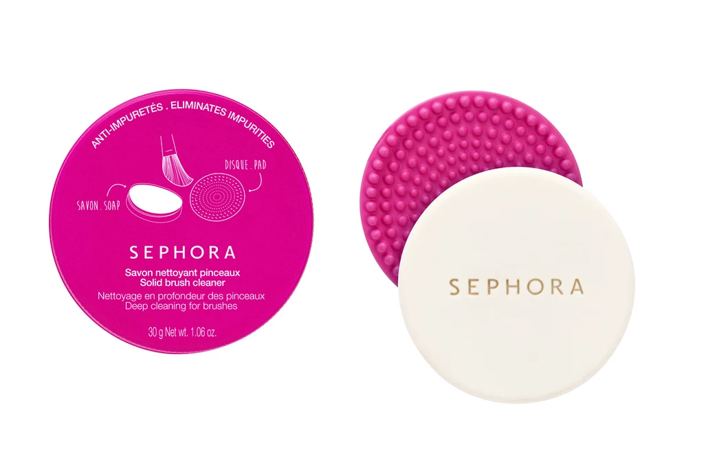 Solid brush cleanser - dogłębnie wyczyści każdy pędzel dzięki deklikatnej formule i załączonemu, silikonowemu krążkowi, którego przyssawki pozwalają przymocować mydełko w umywalce Solid brush cleanser - dogłębnie wyczyści każdy pędzel dzięki deklikatnej formule i załączonemu, silikonowemu krążkowi, którego przyssawki pozwalają przymocować mydełko w umywalce