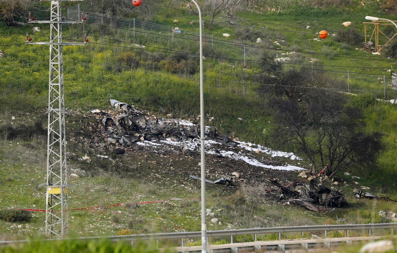Wrak izraelskiego F-16I, który został trafiony nad Syrią