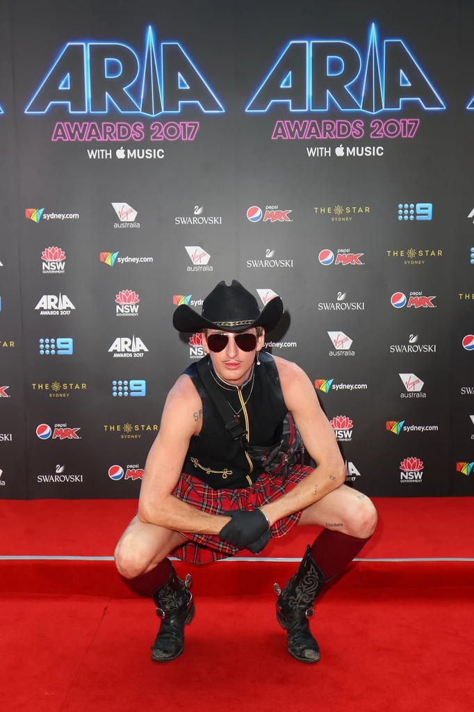 Kirin J Callinan na czerwonym dywanie ARIA Music Awards