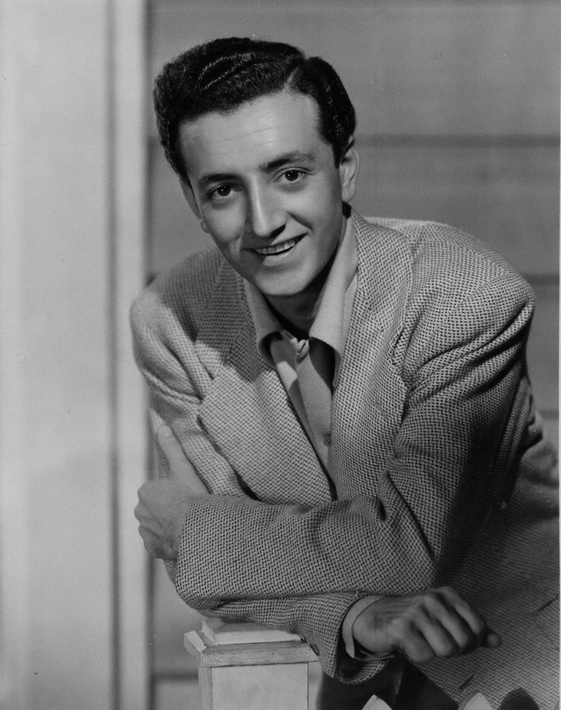 Vic Damone w grudniu 1947 roku