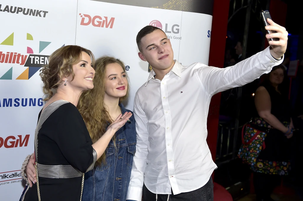 Wiktoria Gąsiewska pozuje ze swoim chłopakiem Adamem Zdrójkowskim Wiktoria Gąsiewska pozuje ze swoim chłopakiem Adamem Zdrójkowskim