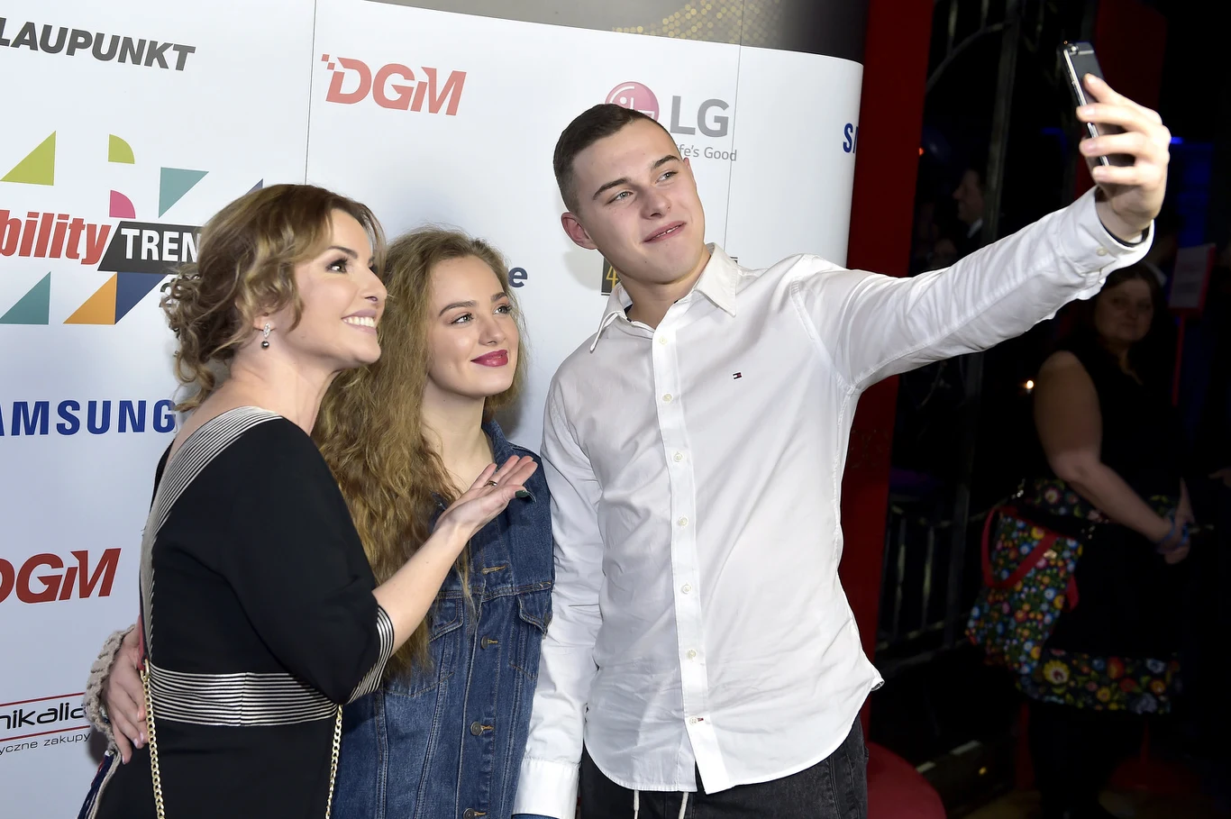 Wiktoria Gąsiewska pozuje ze swoim chłopakiem Adamem Zdrójkowskim