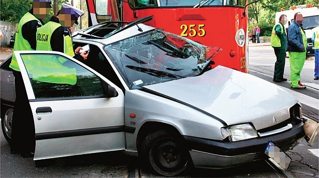 Wielu kierowców nie wie, w jakich sytuacjach tramwaj ma pierwszeństwo. Wielu kierowców nie wie, w jakich sytuacjach tramwaj ma pierwszeństwo.