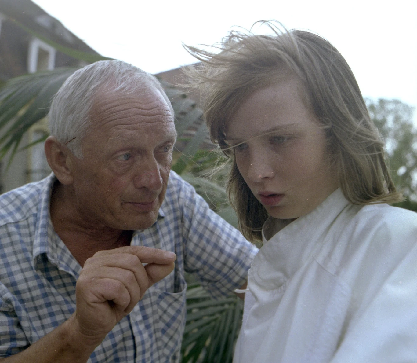 Zrealizowana w 1988 roku "Dziewczynka z hotelu Excelsior" opowiadała o małżeństwie z wieloletnim stażem, granym przez Witolda Pyrkosza i Marię Chwalibóg, które spędza urlop w nadmorskim kurorcie. 