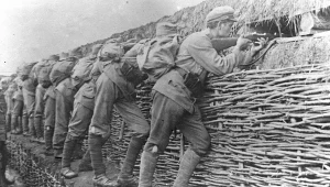 Żołnierze II Brygady w okopach pod Rarańczą 