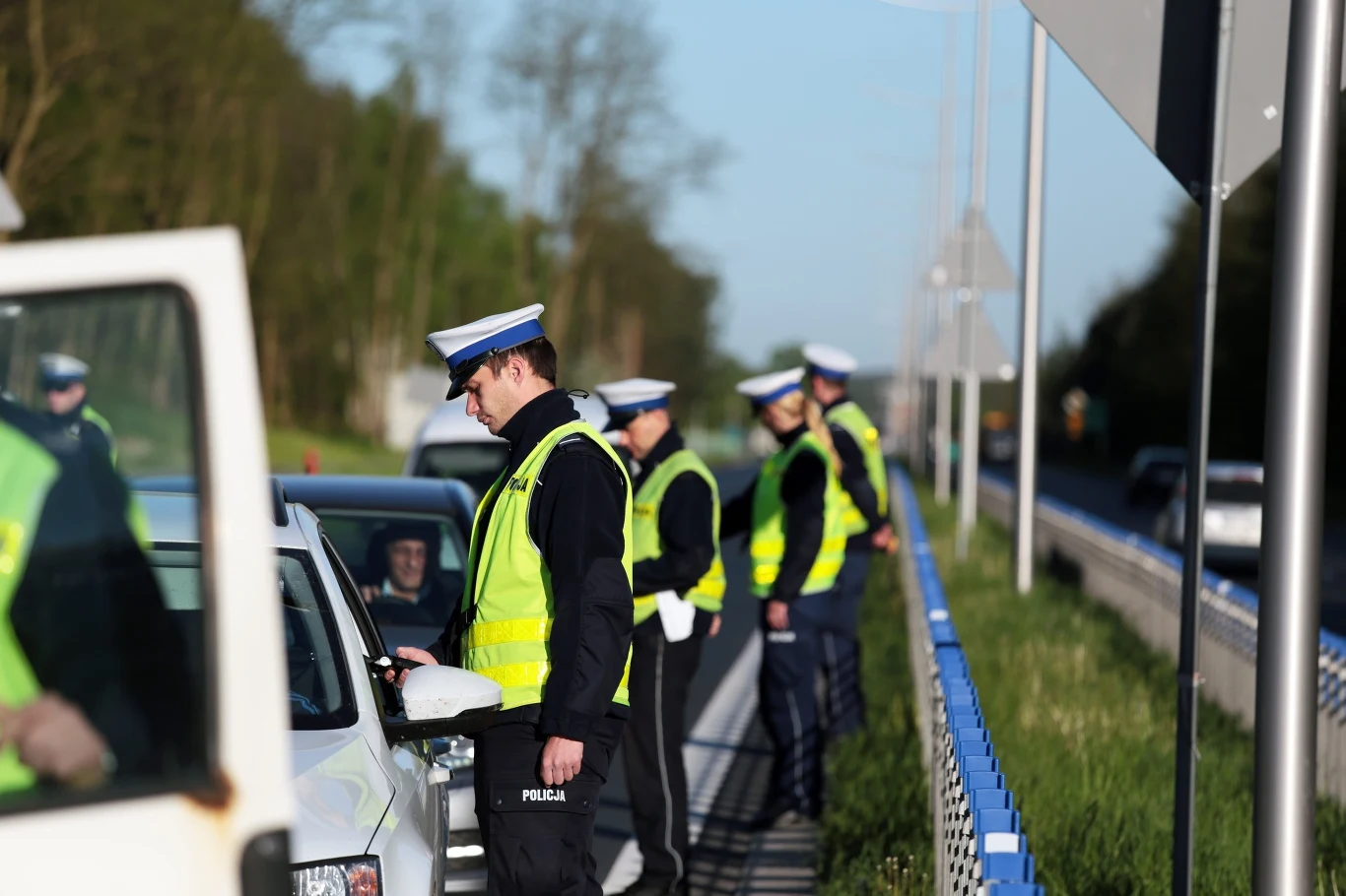 Efekty takich masowych kontroli są więcej niż nikłe Efekty takich masowych kontroli są więcej niż nikłe