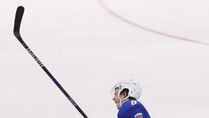 Żiga Jeglić cieszy się ze zdobycia zwycięskiego gola z karnego