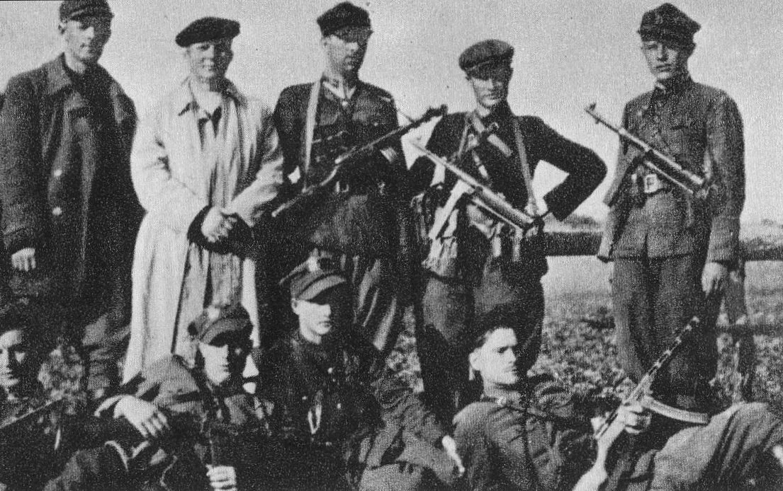 Jesienią 1944 roku głównym celem NSZ byli żołnierze Armii Ludowej. N/z. Oficerowie Armii Ludowej na Lubelszczyźnie. Stoją od lewej: Jan Wyderkowski, Michał Rola-Żymierski, Stanisław Szot, Michał Temczyn i Wacław Czyżewski Jesienią 1944 roku głównym celem NSZ byli żołnierze Armii Ludowej. N/z. Oficerowie Armii Ludowej na Lubelszczyźnie. Stoją od lewej: Jan Wyderkowski, Michał Rola-Żymierski, Stanisław Szot, Michał Temczyn i Wacław Czyżewski