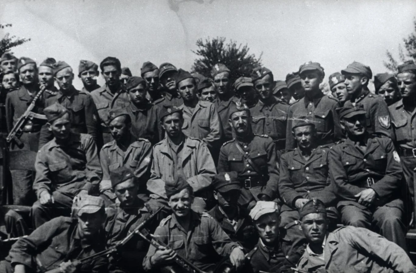 Dowództwo Brygady Świętokrzyskiej podczas jednego z postojów w drodze na zachód Dowództwo Brygady Świętokrzyskiej podczas jednego z postojów w drodze na zachód