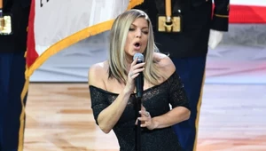 Fergie wykonująca hymn Stanów Zjednoczonych