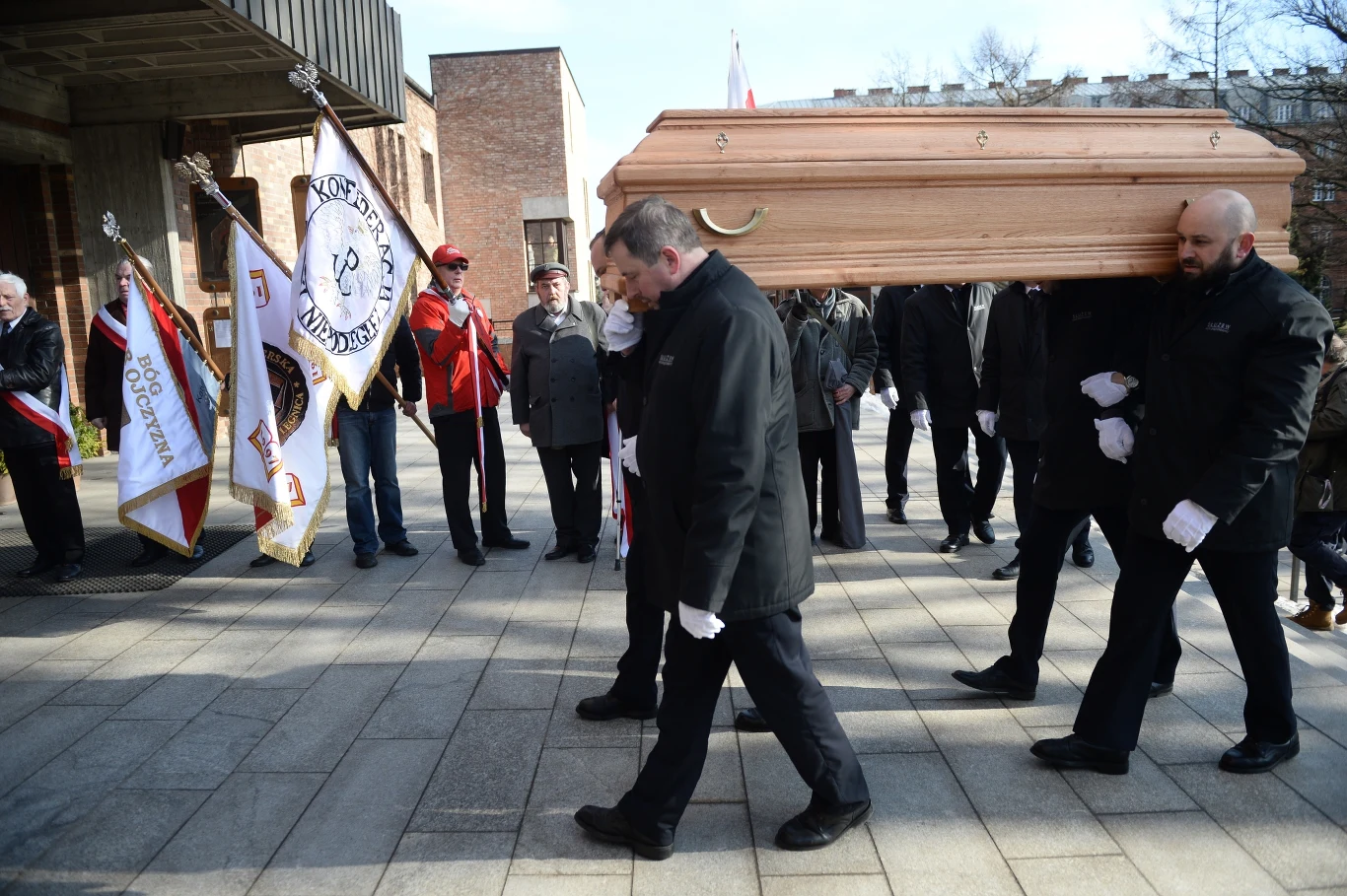 Prezydent w liście odczytanym przez sekretarza stanu Adama Kwiatkowskiego przypomniał, że Krauze był "znakomitym reżyserem i scenarzystą, twórcą zasłużonym dla polskiej sztuki filmowej". "Oddajemy hołd artyście o wielkiej wrażliwości, kulturze ducha, a jednocześnie wspaniałemu prawemu człowiekowi, obdarzonemu prawdziwą odwagą i siłą charaktery" - zaznaczył w liście prezydent. Jak dodał, reżyser tworzył z "niezachwianą wiarą w ideały i wartości, które określały go jako człowieka i którym dawał wyraz zarówno w swojej pracy artystycznej jak i poza nią". 