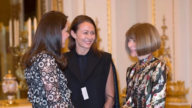 Wszystkie oczy były skierowane w stronę księżnej Kate. Z dwóch powodów. Pierwszym był widoczny brzuch ciążowy księżnej, który do niedawna starała się ukryć.