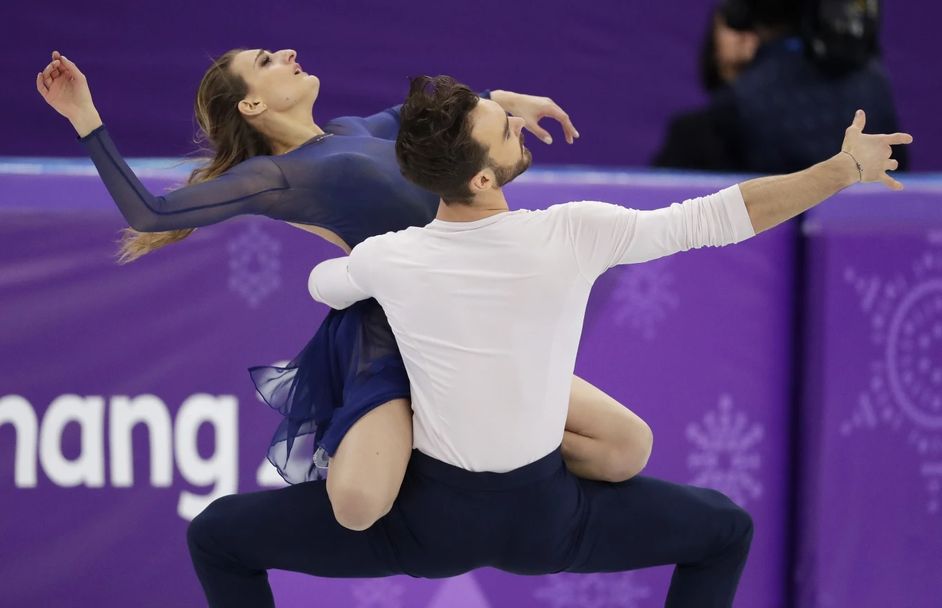 W kolejnym występie Gabriella Papadakis wystąpiła już w bardziej zakrytym stroju W kolejnym występie Gabriella Papadakis wystąpiła już w bardziej zakrytym stroju