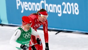 Justyna Kowalczyk (tył) i Sylwia Jaśkowiec podczas sprintu drużynowego w Pjongczangu