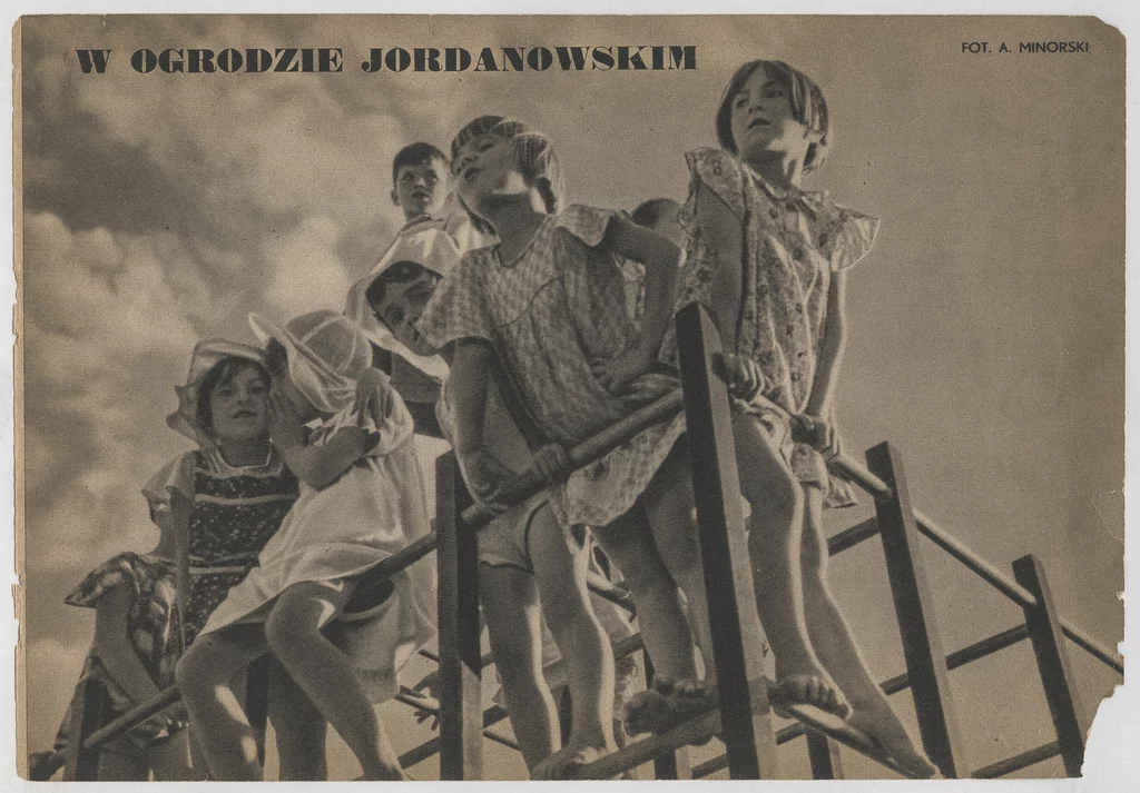 Dola i niedola naszych dzieci, red. Józef Włodarski, opracowanie artystyczne: Wanda Zawidzka, fot. Aleksander Minorski, Tadeusz Bukowski, Kraków 1938, kolekcja Łukasza Gorczycy Dola i niedola naszych dzieci, red. Józef Włodarski, opracowanie artystyczne: Wanda Zawidzka, fot. Aleksander Minorski, Tadeusz Bukowski, Kraków 1938, kolekcja Łukasza Gorczycy