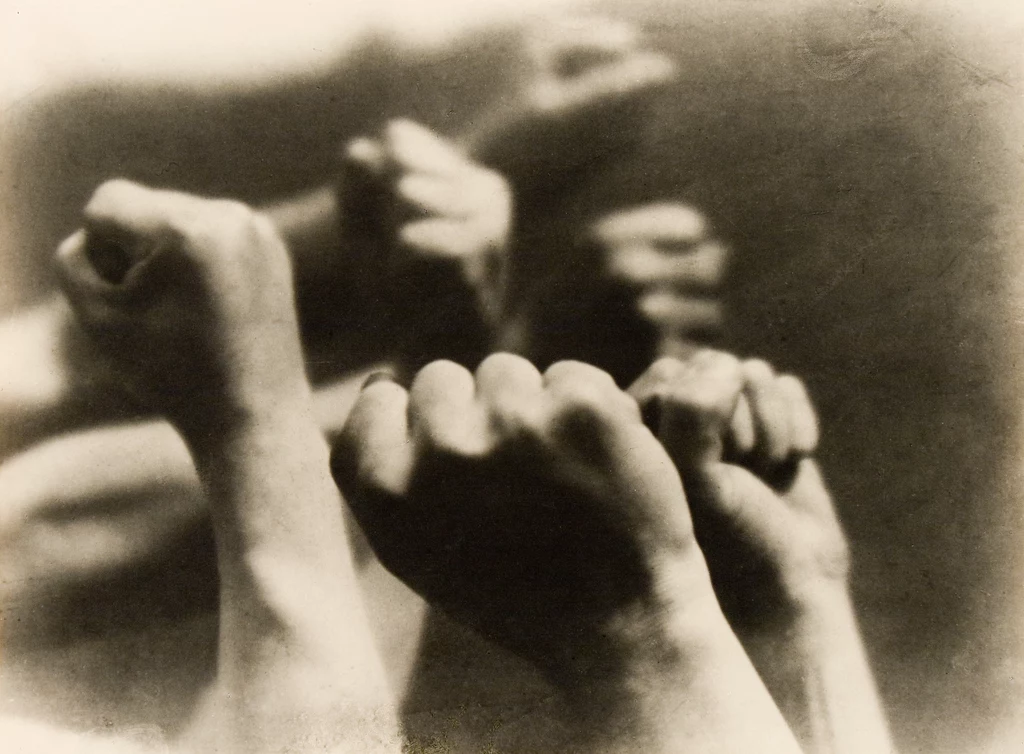 Władysław Bednarczuk, Ręce mocarne, 1936, odbitka bromosrebrowa, Muzeum Narodowe we Wrocławiu Władysław Bednarczuk, Ręce mocarne, 1936, odbitka bromosrebrowa, Muzeum Narodowe we Wrocławiu