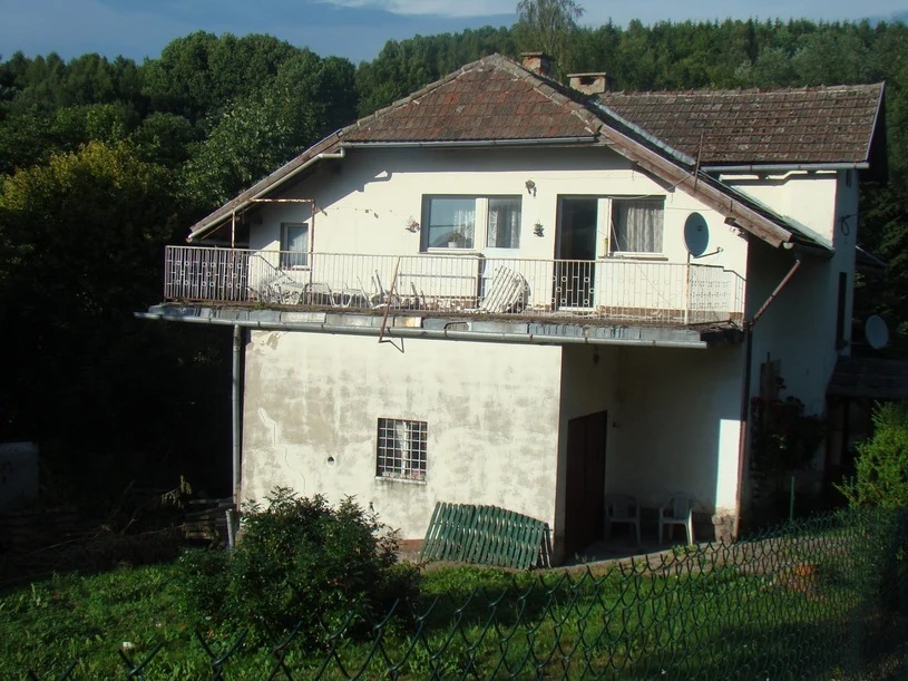 Dom po Violetcie Villas popadł w ruinę