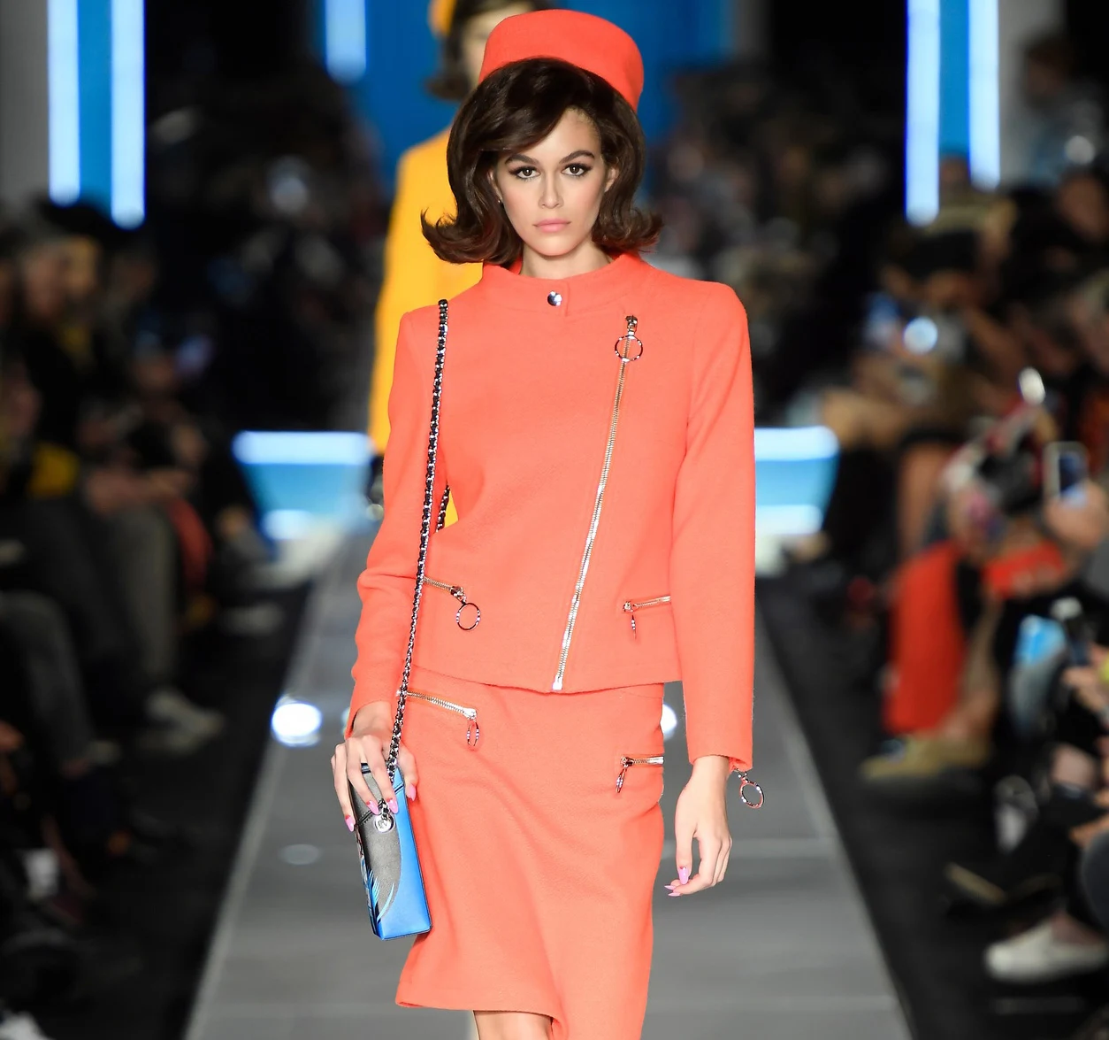 Otwarcie pokazu przez córkę Cindy Crawford, Kaię Gerber wywołało sensację Otwarcie pokazu przez córkę Cindy Crawford, Kaię Gerber wywołało sensację