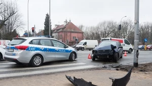 Policjant może zatrzymać prawo jazdy sprawcy kolizji, który nie rozumie swojej winy