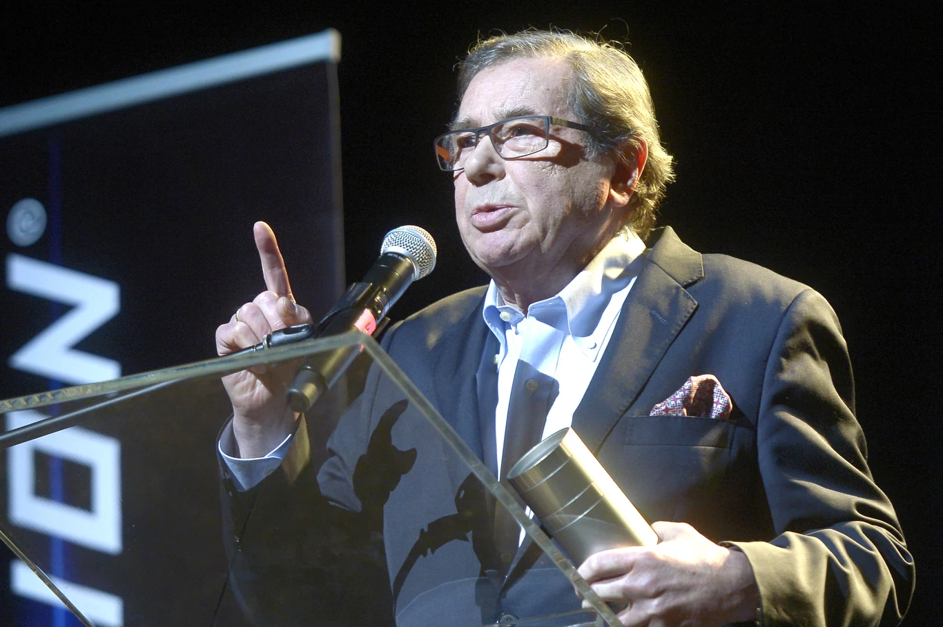 Janusz Gajos z Nagrodą Specjalną PSC (Polish Society of Cinematographers) Janusz Gajos z Nagrodą Specjalną PSC (Polish Society of Cinematographers)