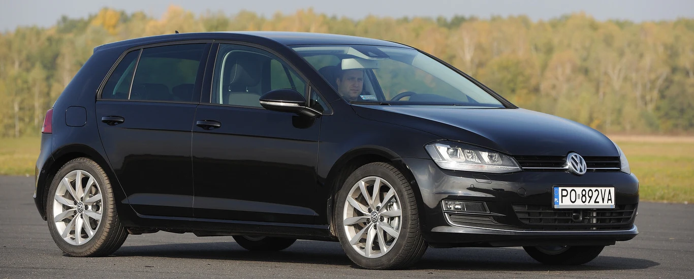 VOLKSWAGEN GOLF VII (od 2012 r.), polecane wersje: 1.2 TSI, 1.4 TSI. Diesle są drogie i zaawansowane technicznie. Warto się skusić na: 1.2 TSI/105 KM lub 1.4 TSI/122-140 KM.