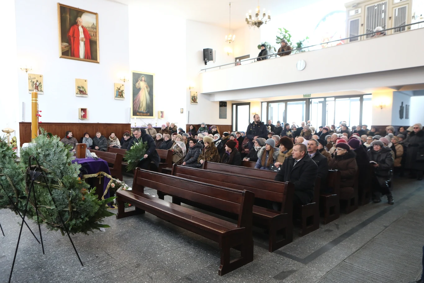 Aktorce w ostatniej drodze towarzyszyli: rodzina, przyjaciele, koledzy po fachu oraz fani.