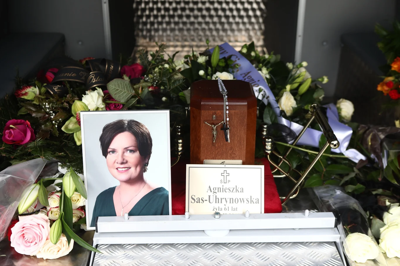 Po mszy żałobnej urna z prochami Agnieszki Kotulanki została włożona do grobu jej ojca Józefa Kotuły.