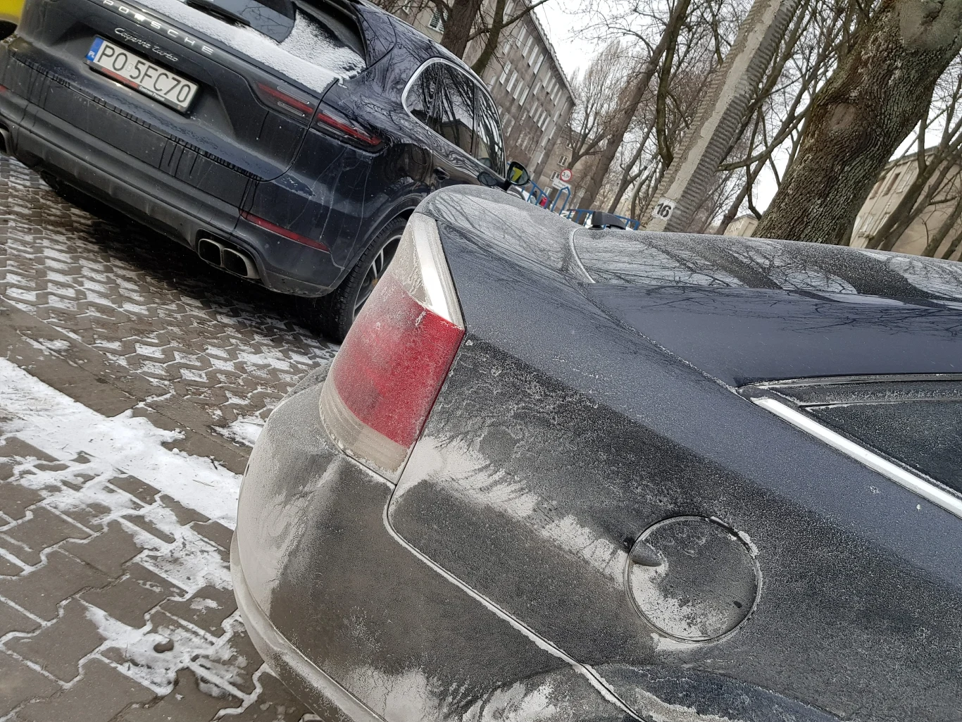 Zimą samóchód warto regularnie myć - trzeba tylko uważać, by nie zamarzł