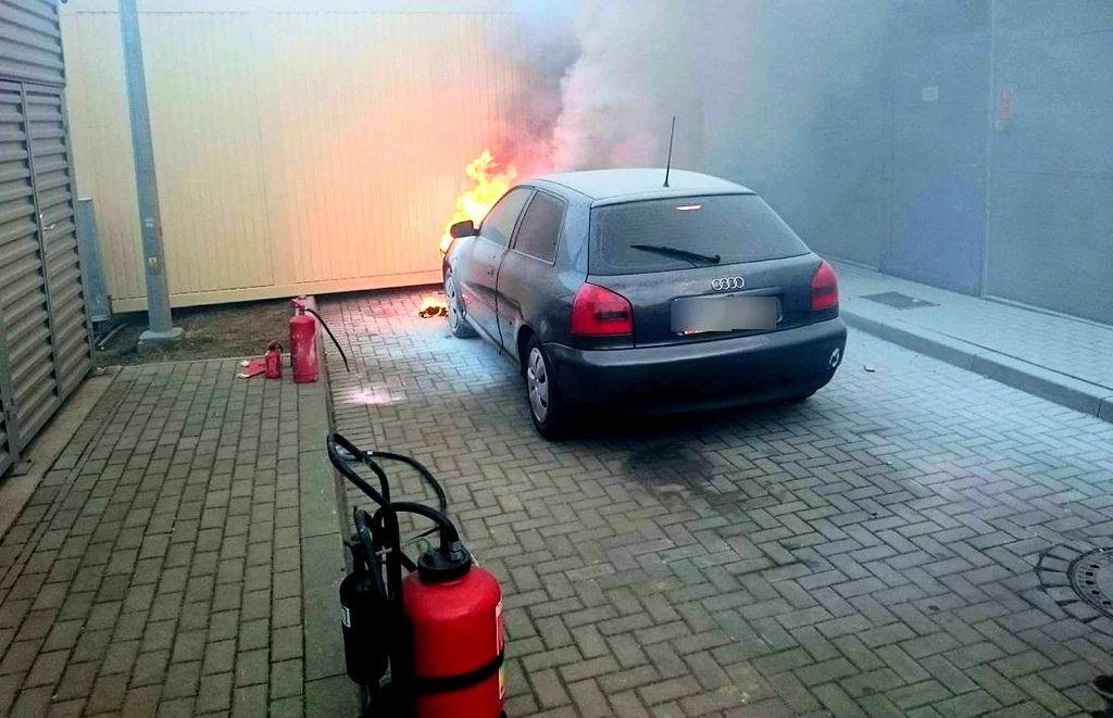 Z ogniem nie radziły sobie nawet duże gaśnice ze stacji benzynowej