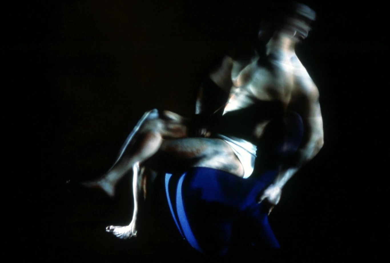 Przełomem w jego aktorskiej karierze okazała się jednak rola w filmowej biografii słynnego brytyjskiego artysty Francisa Bacona. Pierwszoplanową gwiazdą "Love is the Devil. Szkic do portretu Francisa Bacona" w reżyserii niezależnego twórcy Johna Mayburry'ego był wielki Derek Jacobi, jednak kreacja Craiga, który wcielił się w postać kochanka malarza - George'a Dyera - nie pozostała niezauważona. Na uwagę zwracała zwłaszcza fizyczność roli Craiga, który przełamując obyczajowe tabu, obnosił się na ekranie bez ubrania.

"Mówią, że to, co robiłem w 'Love is the Devil' musiało być niezwykle trudne... W rzeczywistości jest inaczej, to jedna z najłatwiejszych aktorskich rzeczy, jaką miałem przyjemność zagrać, ponieważ od początku wszystko było dla mnie jasne i sensowne. Kiedy nie wiesz, w co się pakujesz, kiedy grasz rzeczy, co do których nie jesteś pewien, wtedy zaczynają się kłopoty" - odpowiadał przekornie Craig, który za kreację George'a Dyera został wyróżniony prestiżową nagrodą na festiwalu w Edynburgu.