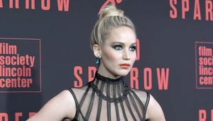 Jennifer Lawrence pokazuje piersi na premierze