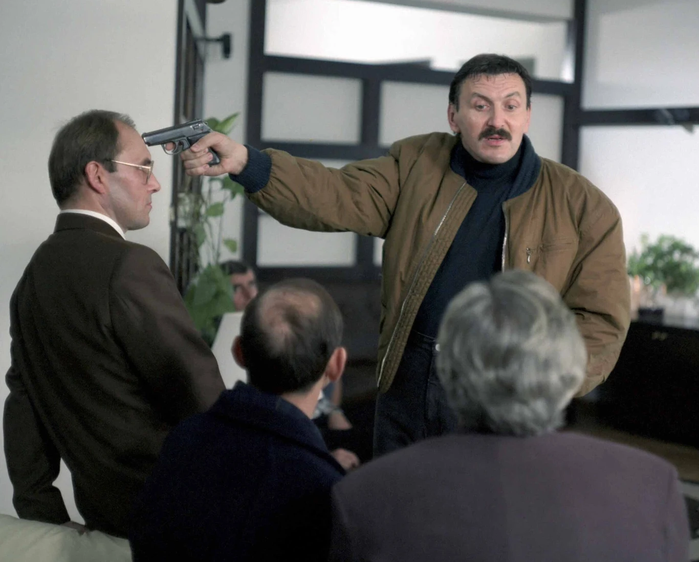 We wspomnianej rozmowie z Łukaszem Maciejewskim Majchrzak przekonywał rozmówcę, że ma syndrom "DD". "Dymać dyplomację" - rozszyfrowywał skrót. Wielokrotnie w wywiadach krytykował kolegów po fachu, że komercjalizują zawód aktora, podając jako przykład występy w telewizyjnych reklamach. Sam, po latach, stał się jednak twarzą znanego producenta piwa.