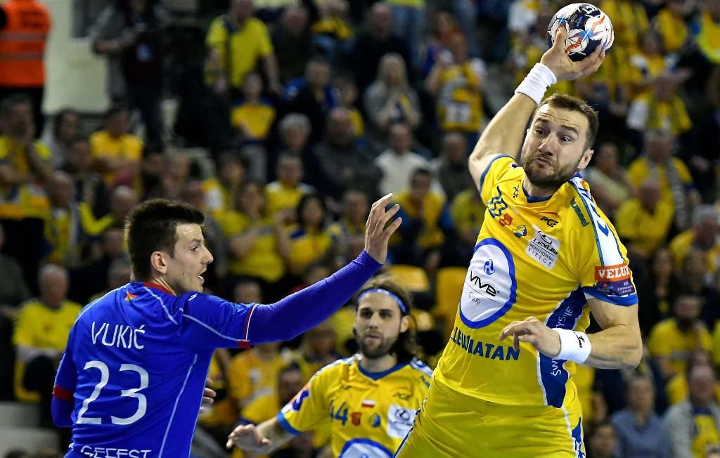 W akcji Mariusz Jurkiewicz z PGE Vive Kielce 