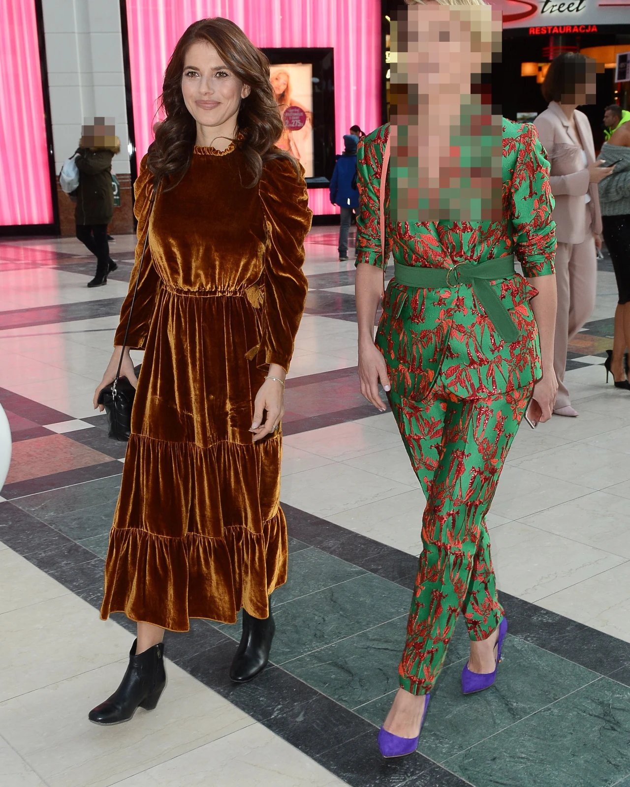 Weronika Rosati z koleżanką Weronika Rosati z koleżanką