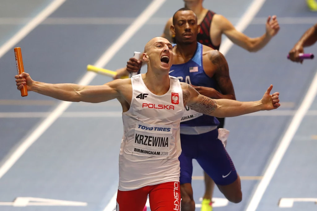 "Biało-Czerwoni" uzyskali czas 3.01,77 i jest to nowy halowy rekord globu. "Biało-Czerwoni" uzyskali czas 3.01,77 i jest to nowy halowy rekord globu.
