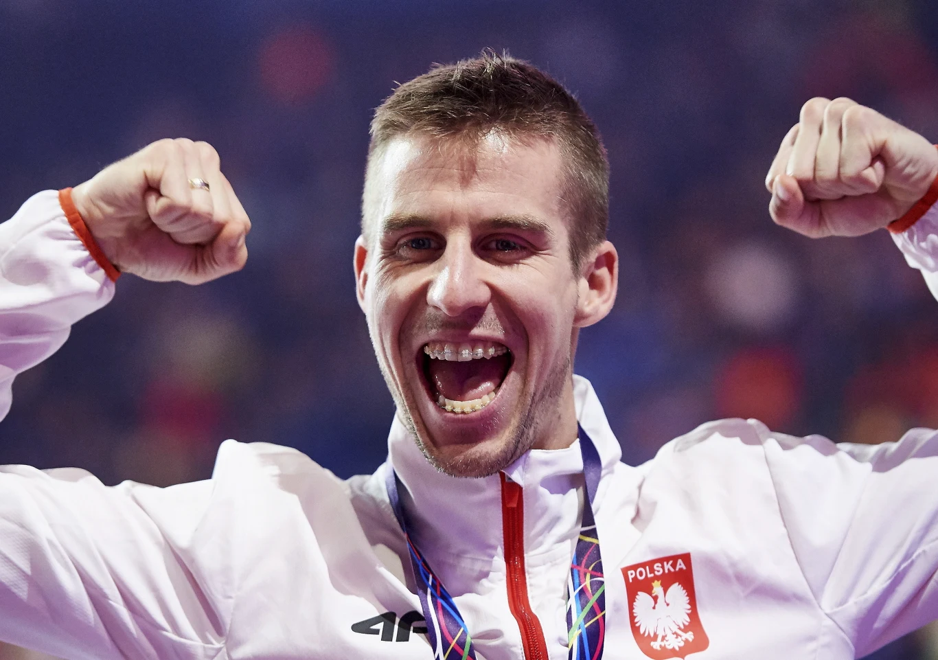 W niedzielę na podium stanęły także panie w sztafecie 4x400 m, które zajęły drugie miejsce. Srebrny medal wywalczył Marcin Lewandowski na 1500 m, a brązowy Piotr Lisek w skoku o tyczce. W sumie w Birmingham Polacy wywalczyli pięć krążków. W sobotę mistrzem świata na 800 m został Adam Kszczot. Na zdjęciu Marcin Lewandowski