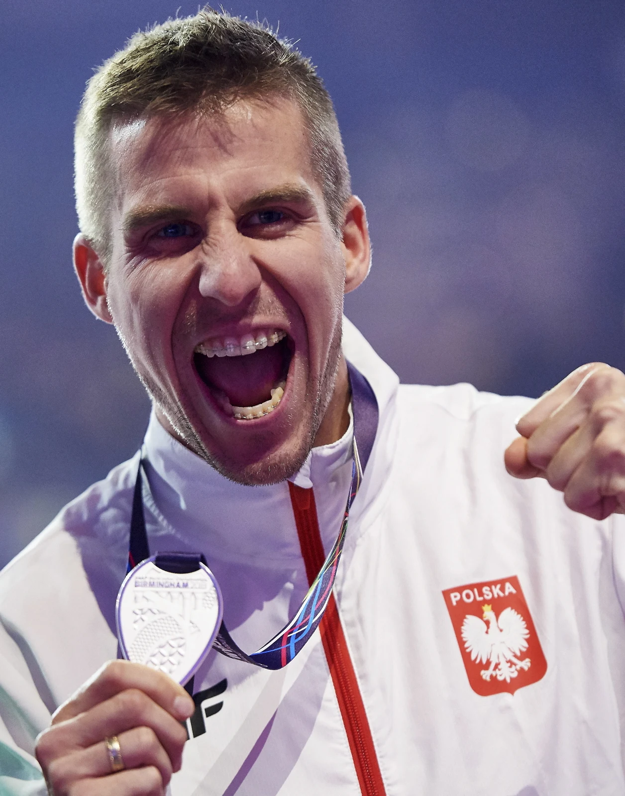 W niedzielę na podium stanęły także panie w sztafecie 4x400 m, które zajęły drugie miejsce. Srebrny medal wywalczył Marcin Lewandowski na 1500 m, a brązowy Piotr Lisek w skoku o tyczce. W sumie w Birmingham Polacy wywalczyli pięć krążków. W sobotę mistrzem świata na 800 m został Adam Kszczot. Na zdjęciu Marcin Lewandowski