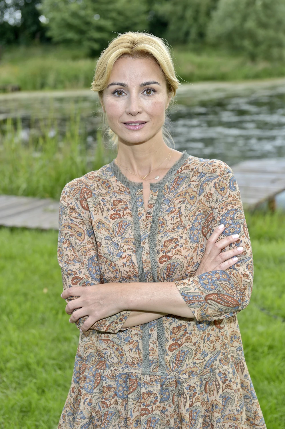Joanna Brodzik na planie serialu "Pensjonat nad Rozlewiskiem" (2017) Joanna Brodzik na planie serialu "Pensjonat nad Rozlewiskiem" (2017)