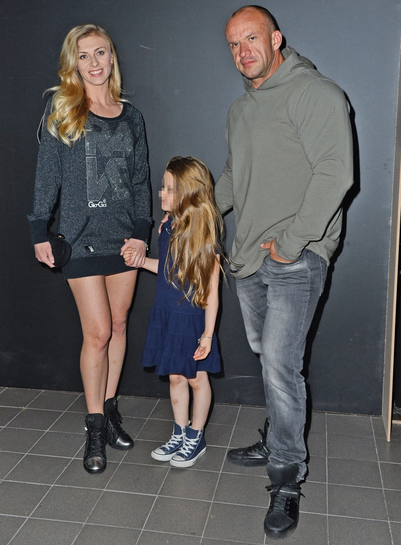 Tomasz Oświęciński z żoną i córką Tomasz Oświęciński z żoną i córką