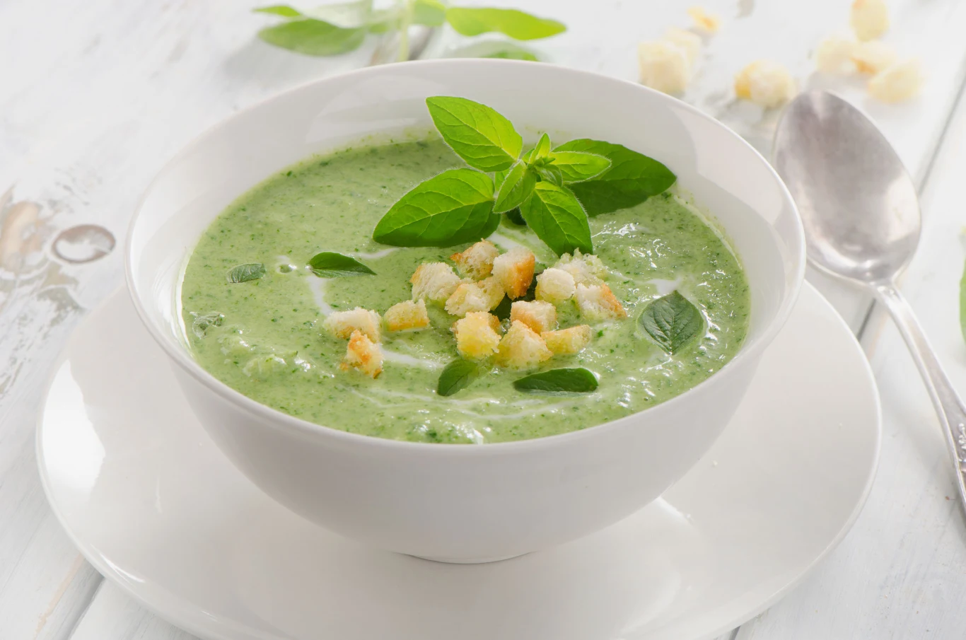 Zupa krem ze szparagów to szybki i smaczny pomysł na obiad