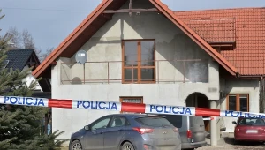 Dom w miejscowości Zelczyna pod Krakowem, gdzie w środę rano odnaleziono zwłoki 36-letniej kobiety i trójki jej dzieci w wieku 4-12 lat