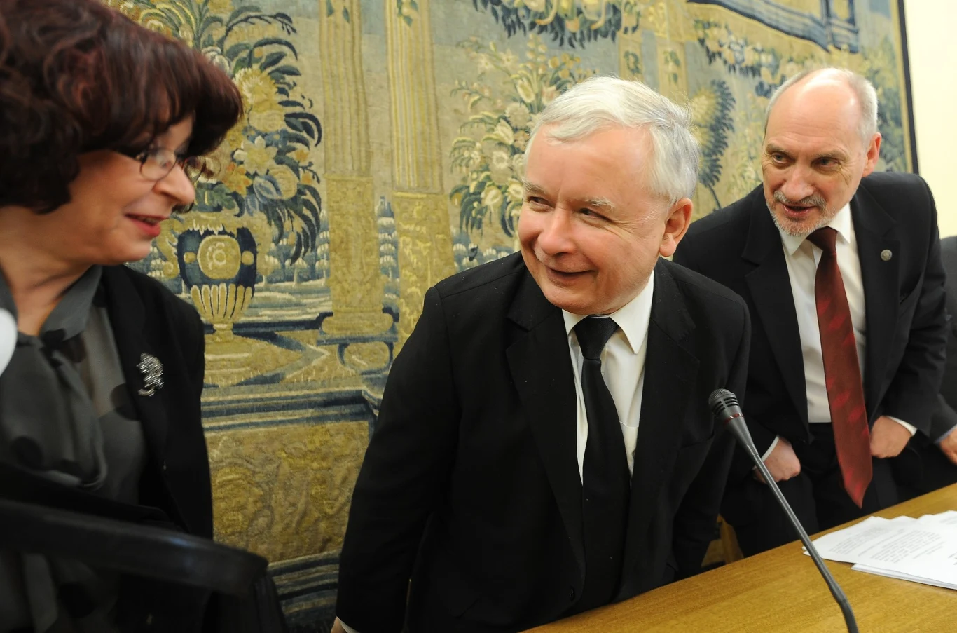 Elżbieta Kruk z Jarosławem Kaczyńskim i Macierewiczem