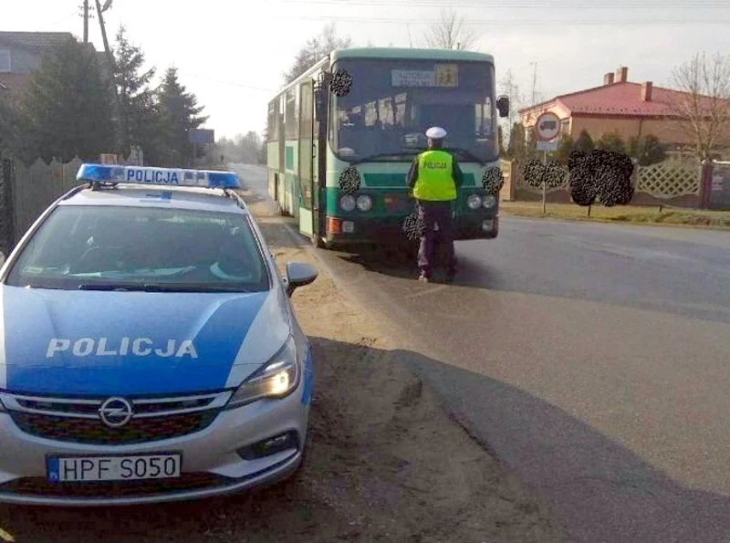 Kierowca miał prawie dwa promile alkoholu. Wiózł ponad 32 dzieci