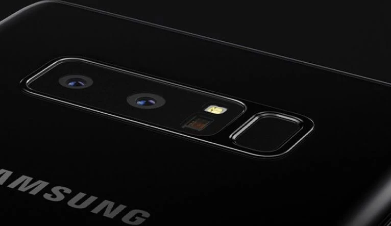 Samsung umieści kamerkę do selfie bezpośrednio pod wyświetlaczem