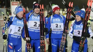 reprezentancie Włoch: Lukas Hofer, Dominik Windisch, Lisa Vittozzi i Dorothea Wierer