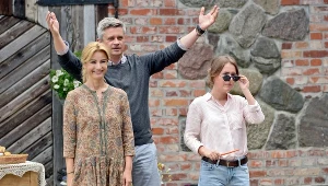 Olga Frycz z Joanną Brodzik i Piotrem Grabowskim na planie "Pensjonatu nad rozlewiskiem"